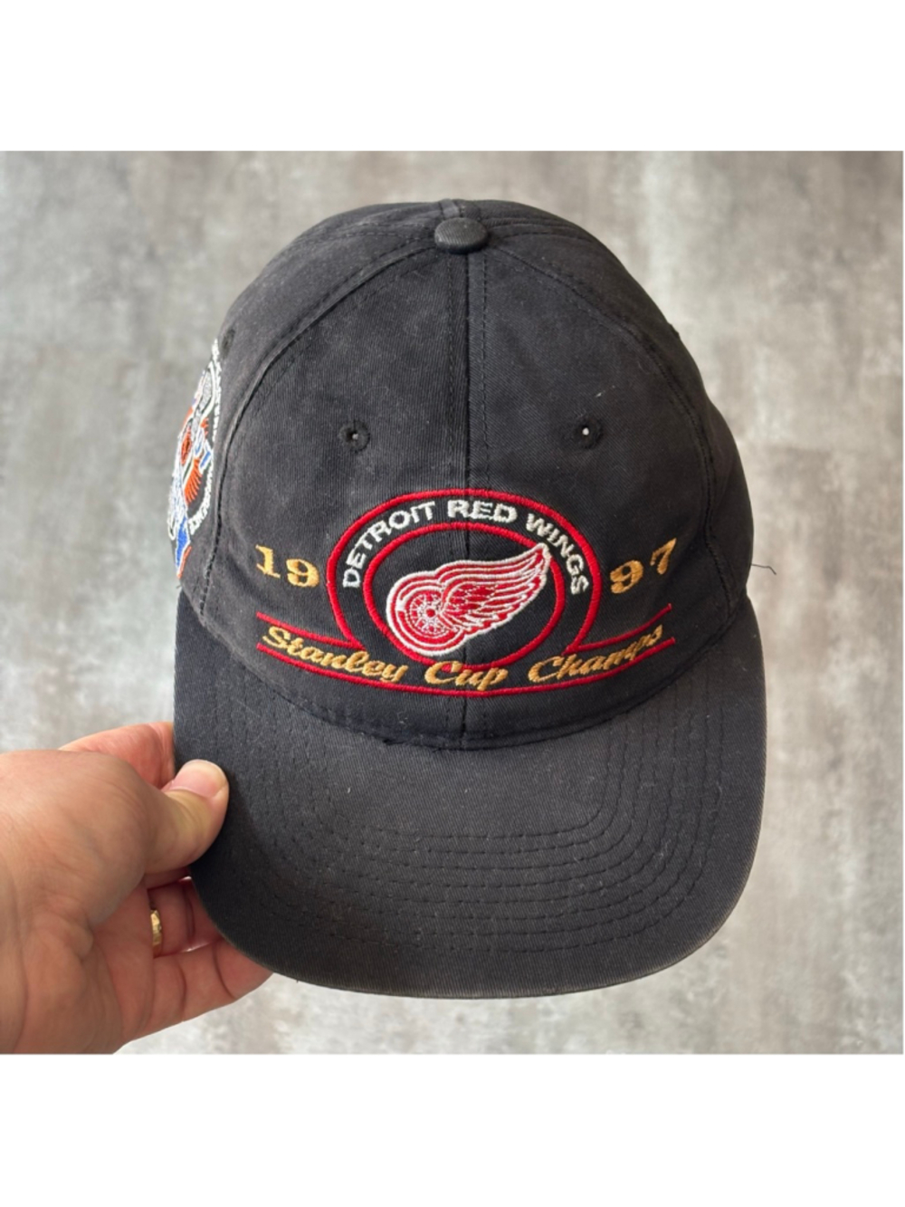 Vintage Detroit Red Wings 1997 Stanley Cup Champions SnapBack Hat - Picture 2 of 8